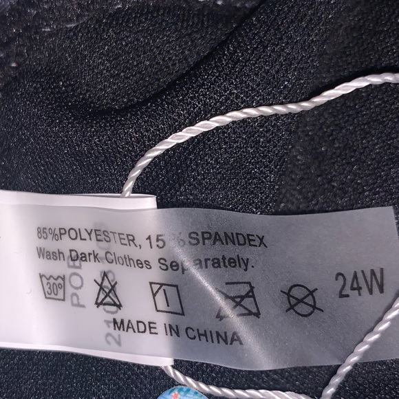 Yonique Swim Top Black Floral Print Size 24W NWT - Picture 6 of 6